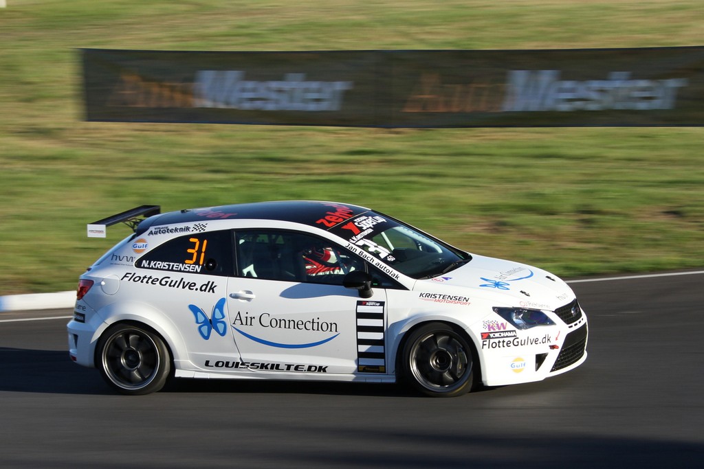 Nicki Kristensen skifter Seat Ibiza’en ud med en Supertourisme bil i 2016
(Foto: Keld Dohm)